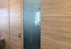 Ламинированные двери в проекте Офис Газпромнефть- Битумные материалы