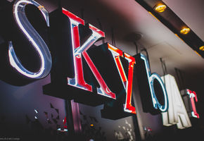 Азимут отель. Ресторан Sky Bar защищен 
противопожарными перегородками NAYADA