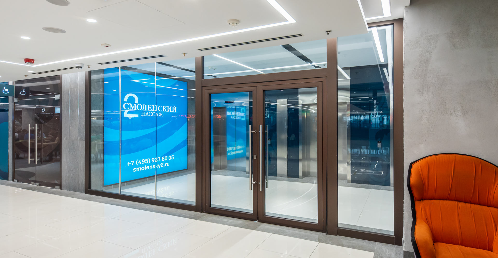 Фото проекта: Nayada установила перегородки в Смоленский пассаж. Изображение № 2