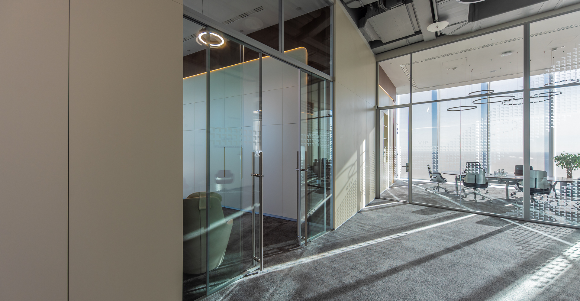 Фото проекта: Nayada установила перегородки в офисе PESCO. Изображение № 7