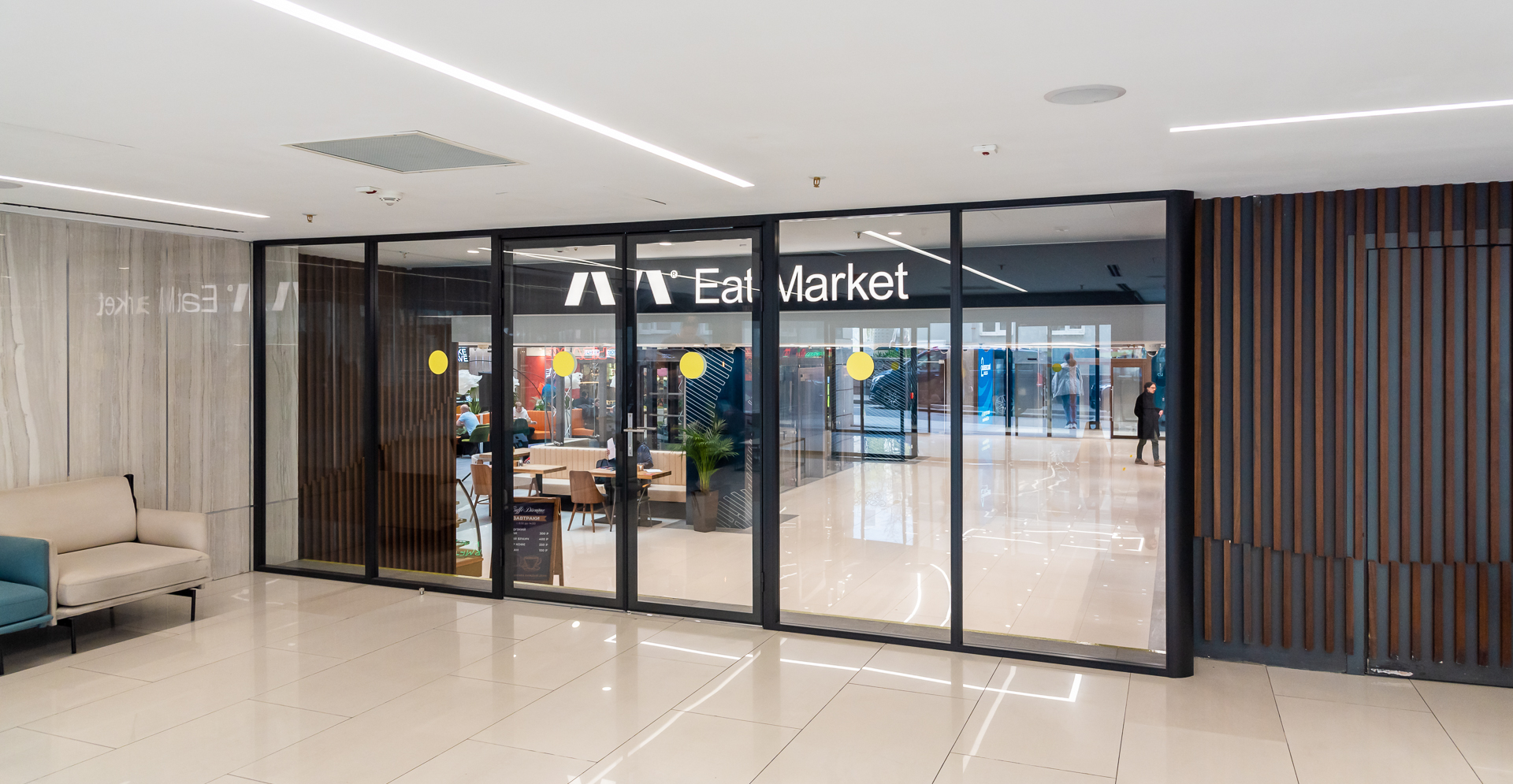 Фото проекта: Nayada установила перегородки в Смоленский пассаж. Изображение № 6