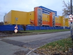 Закончены работы по возведению стеклянных перегородок в многофункциональном торговом комплексе «Смайл»